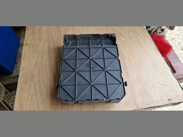 bontott PEUGEOT 207 Biztosítéktábla Utastér