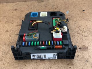 bontott PEUGEOT 207 Biztosítéktábla Utastér