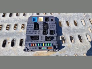 bontott PEUGEOT 207 Biztosítéktábla Utastér