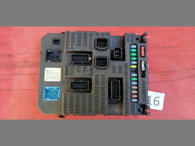 bontott PEUGEOT 207 Biztosítéktábla Utastér