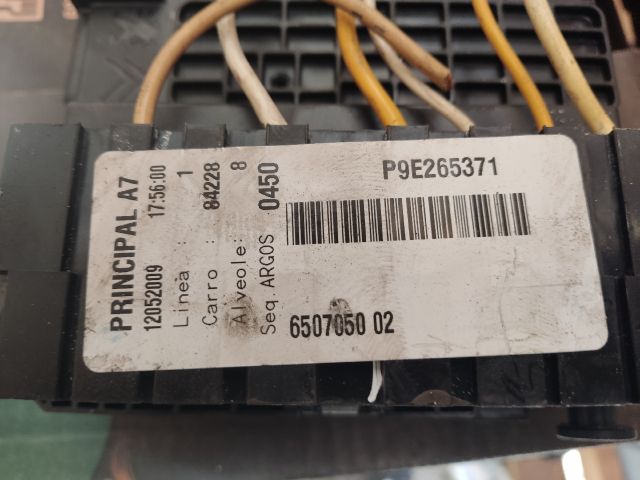 bontott PEUGEOT 207 Biztosítéktábla Utastér