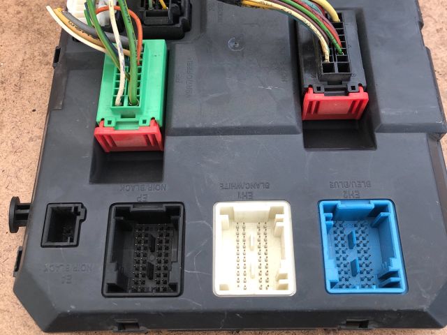 bontott PEUGEOT 207 Biztosítéktábla Utastér