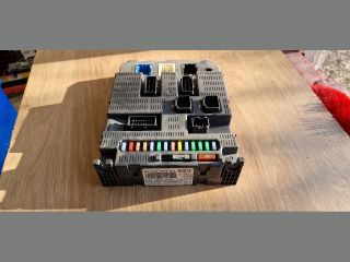 bontott PEUGEOT 207 Biztosítéktábla Utastér