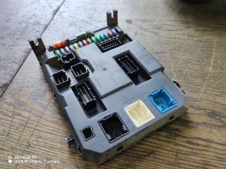 bontott PEUGEOT 207 Biztosítéktábla Utastér