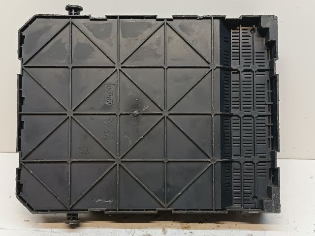 bontott PEUGEOT 207 Biztosítéktábla Utastér