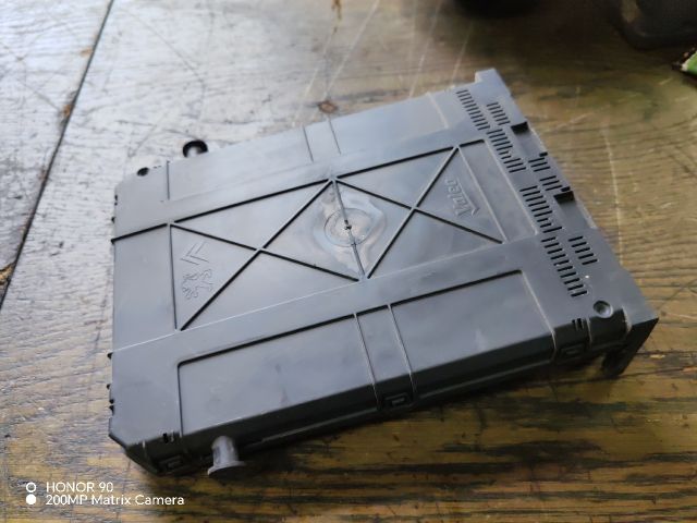 bontott PEUGEOT 207 Biztosítéktábla Utastér