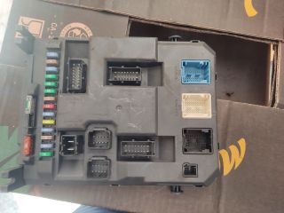 bontott PEUGEOT 207 Biztosítéktábla Utastér