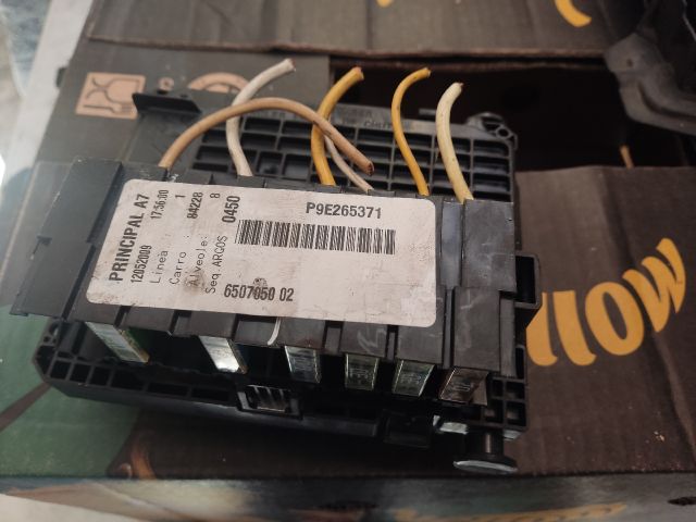 bontott PEUGEOT 207 Biztosítéktábla Utastér