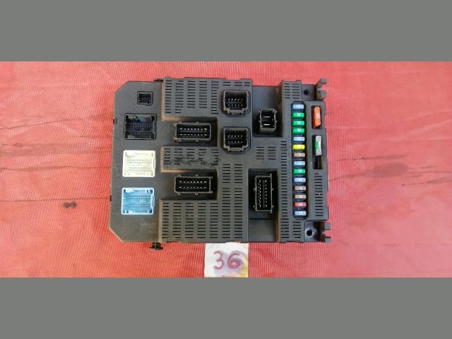 bontott PEUGEOT 207 Biztosítéktábla Utastér