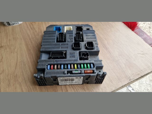 bontott PEUGEOT 207 Biztosítéktábla Utastér