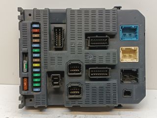 bontott PEUGEOT 207 Biztosítéktábla Utastér