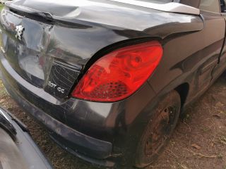 bontott PEUGEOT 207 Csomagtérajtó Burkolat Alsó