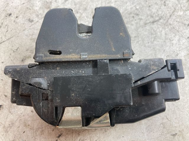 bontott PEUGEOT 207 Csomagtérajtó Zárszerkezet