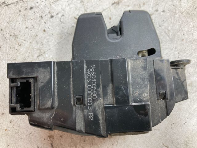 bontott PEUGEOT 207 Csomagtérajtó Zárszerkezet