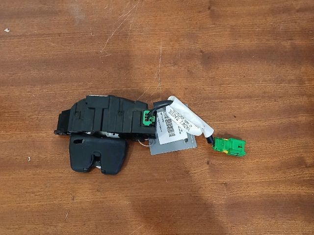 bontott PEUGEOT 207 Csomagtérajtó Zárszerkezet