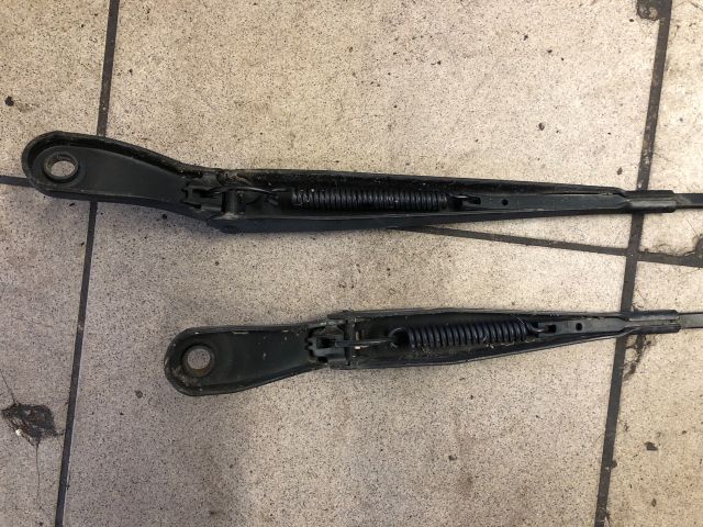 bontott PEUGEOT 207 Első Ablaktörlő Kar
