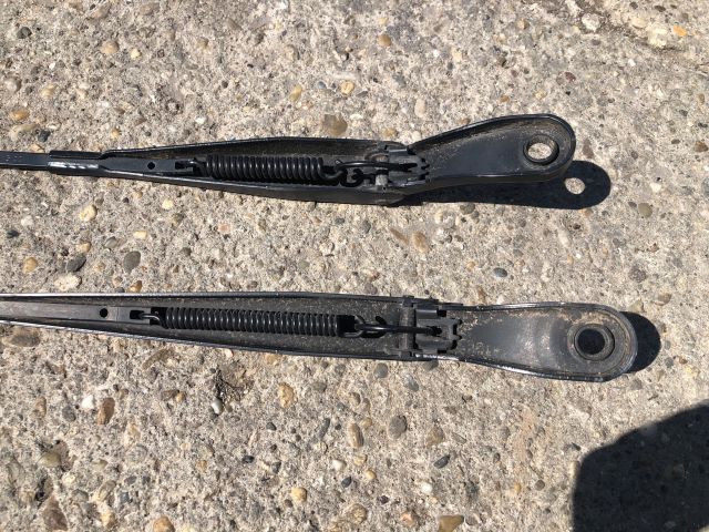 bontott PEUGEOT 207 Első Ablaktörlő Kar