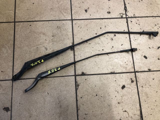 bontott PEUGEOT 207 Első Ablaktörlő Kar