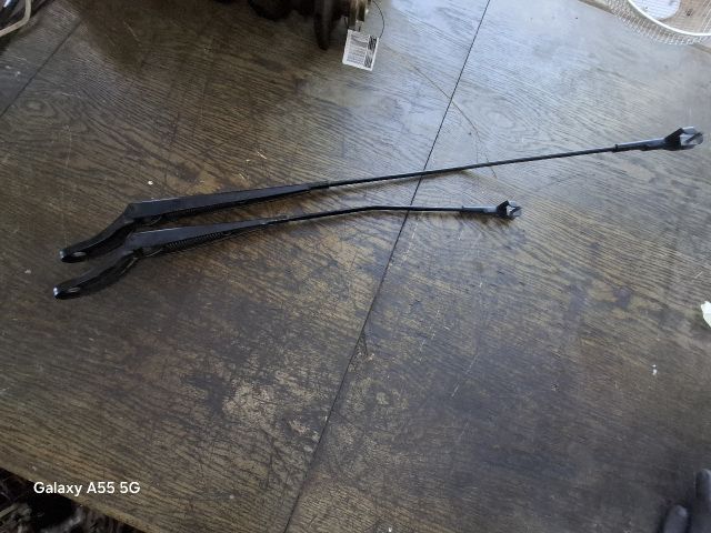 bontott PEUGEOT 207 Első Ablaktörlő Kar