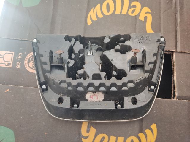 bontott PEUGEOT 207 Első Embléma