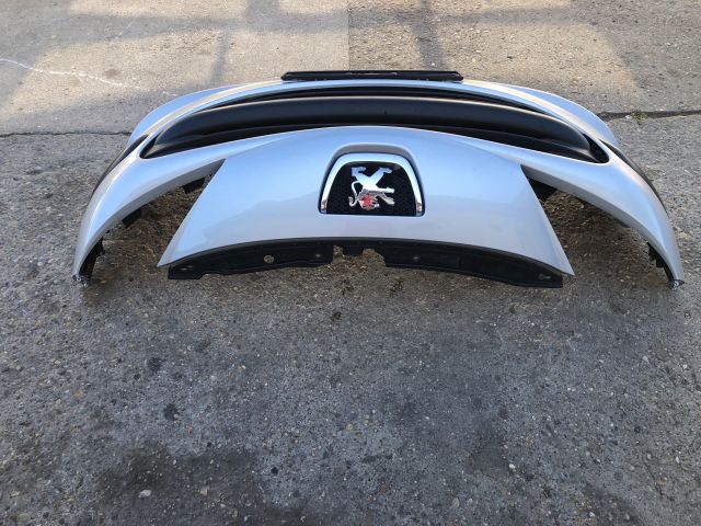 bontott PEUGEOT 207 Első Lökhárító (Részeivel)