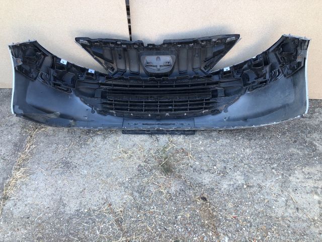 bontott PEUGEOT 207 Első Lökhárító (Részeivel)