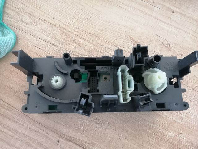 bontott PEUGEOT 207 Fűtéskapcsoló (manuális klímás)