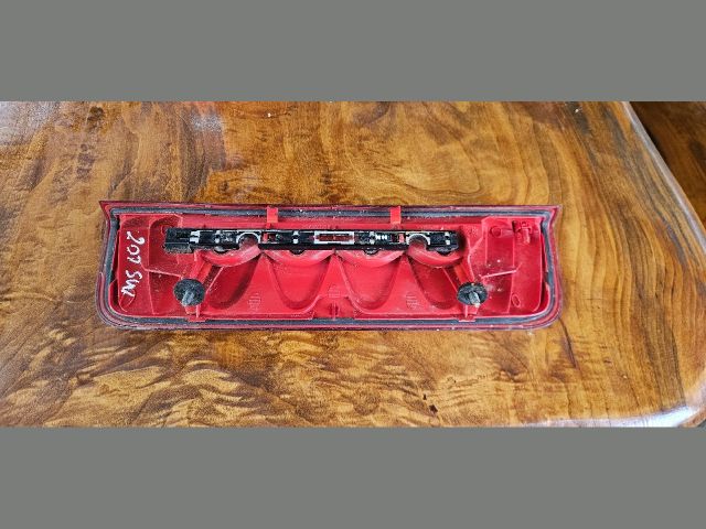 bontott PEUGEOT 207 Hátsó Lámpa Középső