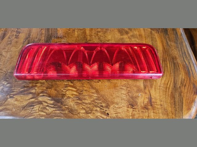 bontott PEUGEOT 207 Hátsó Lámpa Középső