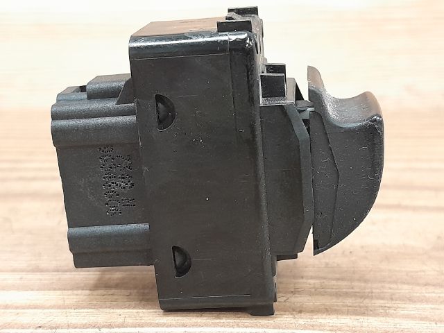 bontott PEUGEOT 207 Jobb első Ablakemelő Kapcsoló