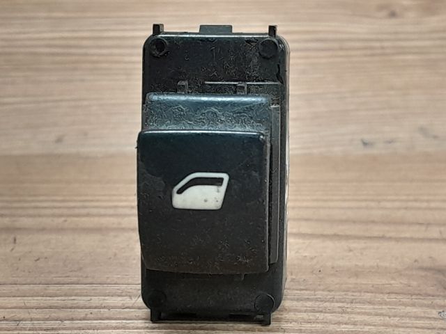 bontott PEUGEOT 207 Jobb első Ablakemelő Kapcsoló