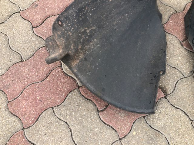 bontott PEUGEOT 207 Jobb első Dobbetét (Kerékjárati, Műanyag)