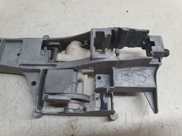 bontott PEUGEOT 207 Jobb első Külső Kilincsfészek