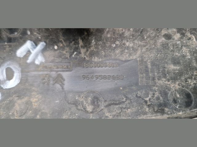 bontott PEUGEOT 207 Jobb első Lökhárító Díszléc