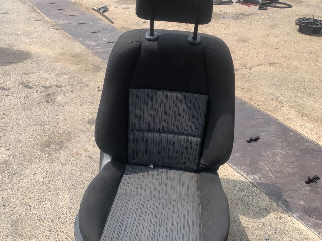 bontott PEUGEOT 207 Jobb első Ülés