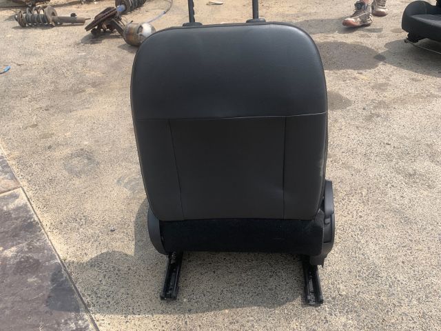 bontott PEUGEOT 207 Jobb első Ülés