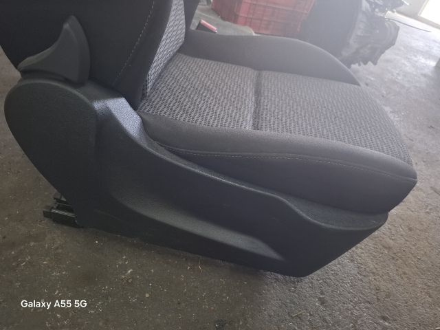 bontott PEUGEOT 207 Jobb első Ülés