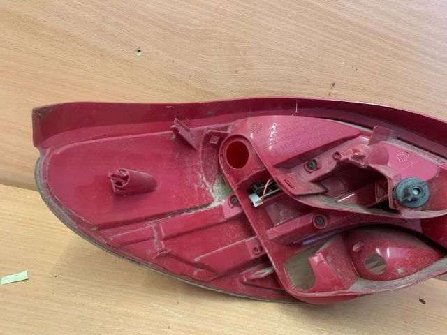 bontott PEUGEOT 207 Jobb Hátsó Lámpa