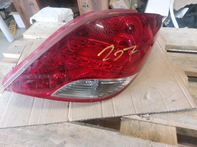 bontott PEUGEOT 207 Jobb Hátsó Lámpa