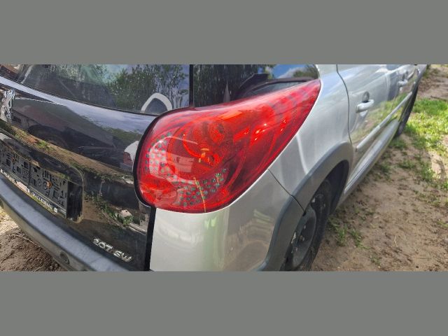 bontott PEUGEOT 207 Jobb Hátsó Lámpa
