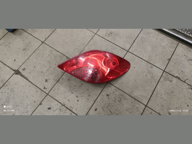 bontott PEUGEOT 207 Jobb Hátsó Lámpa