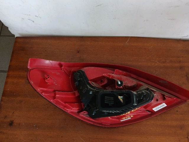 bontott PEUGEOT 207 Jobb Hátsó Lámpa