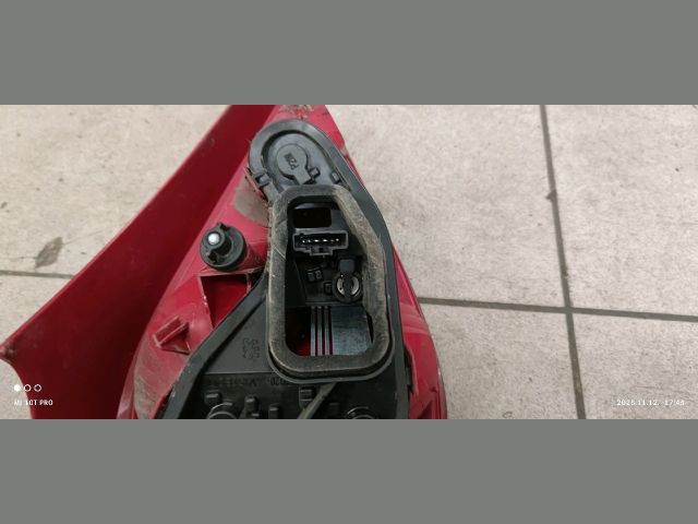 bontott PEUGEOT 207 Jobb Hátsó Lámpa