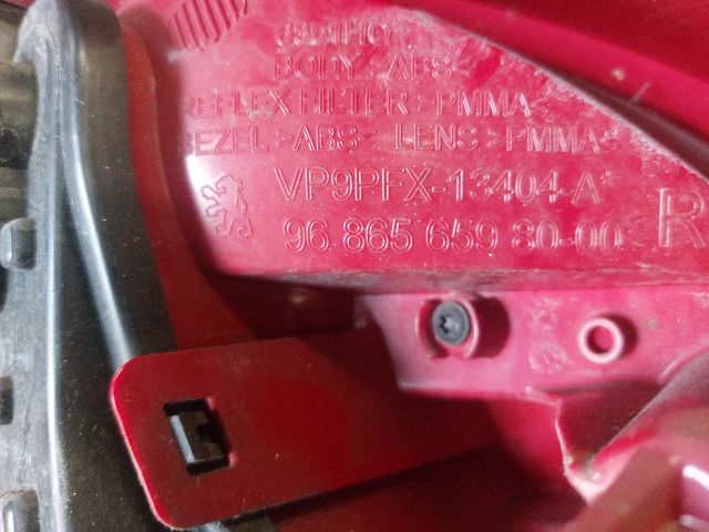 bontott PEUGEOT 207 Jobb Hátsó Lámpa