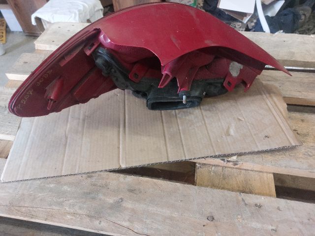 bontott PEUGEOT 207 Jobb Hátsó Lámpa