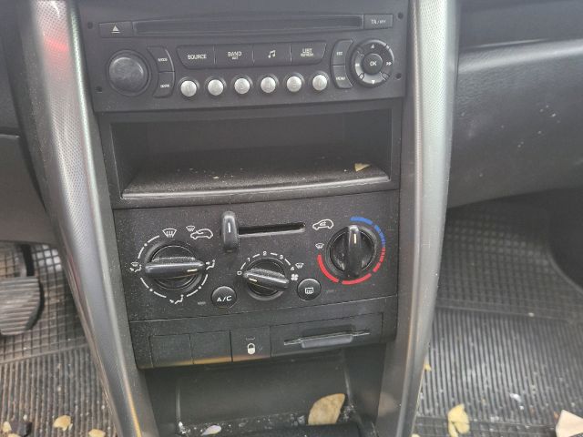 bontott PEUGEOT 207 Jobb Hátsó Lámpa