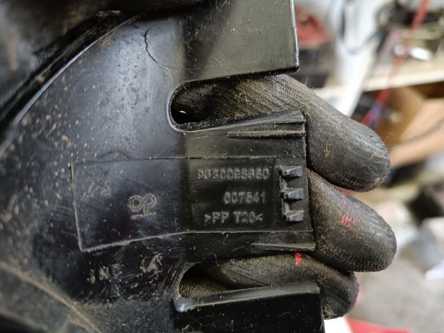 bontott PEUGEOT 207 Jobb Ködfényszóró Tartó