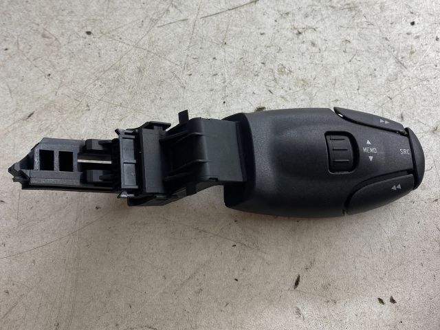 bontott PEUGEOT 207 Jobb Multikormány Kapcsoló