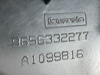 bontott PEUGEOT 207 Középkonzol Keret