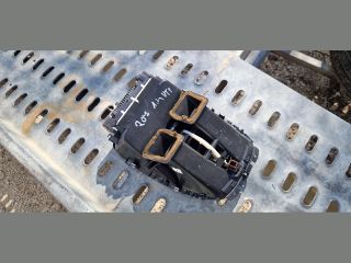 bontott PEUGEOT 207 Középső Szellőző